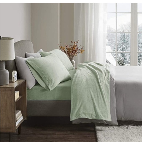 NWT -True North Fleece Sheet Set, Sage Color - Picture 2 of 11